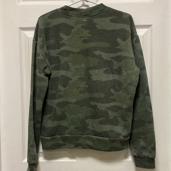 O’NEIL | Camo | Crewneck| Long Sleeve| Sweatshirt | Size S - Picture 2 of 13